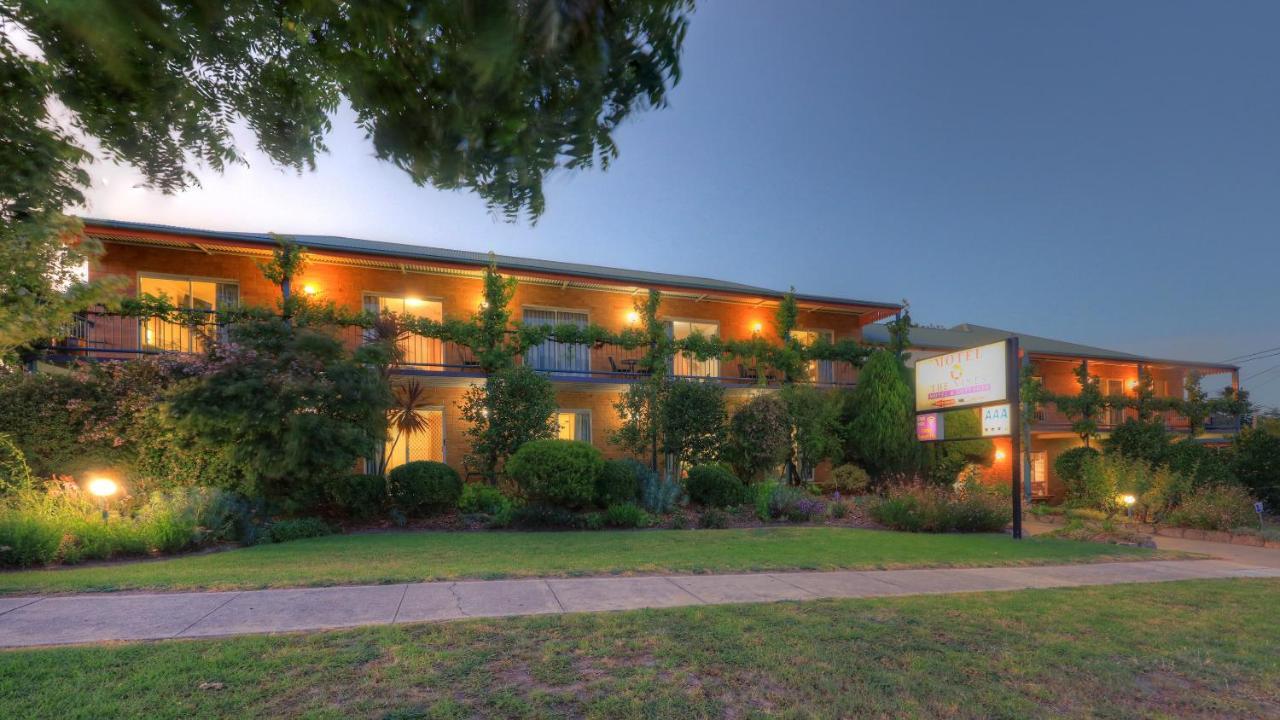 The Vines Motel & Cottages Станторп Екстериор снимка